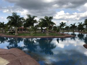 Contemplar esse lindo lago artificial no Haras Residence trará momentos de tranquilidade no seu dia a dia