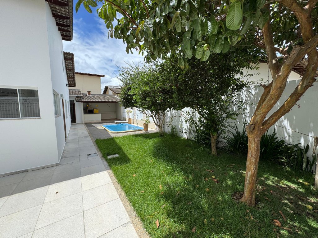 Casa para 3 quartos, sendo 2 suítes privativas