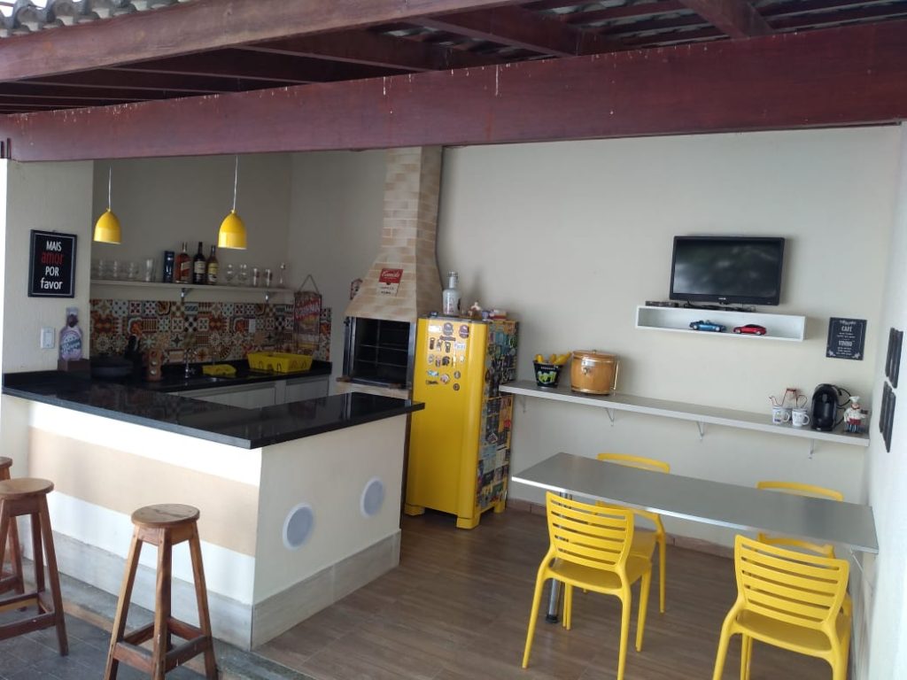 Casa para 3 quartos, sendo 2 suítes privativas