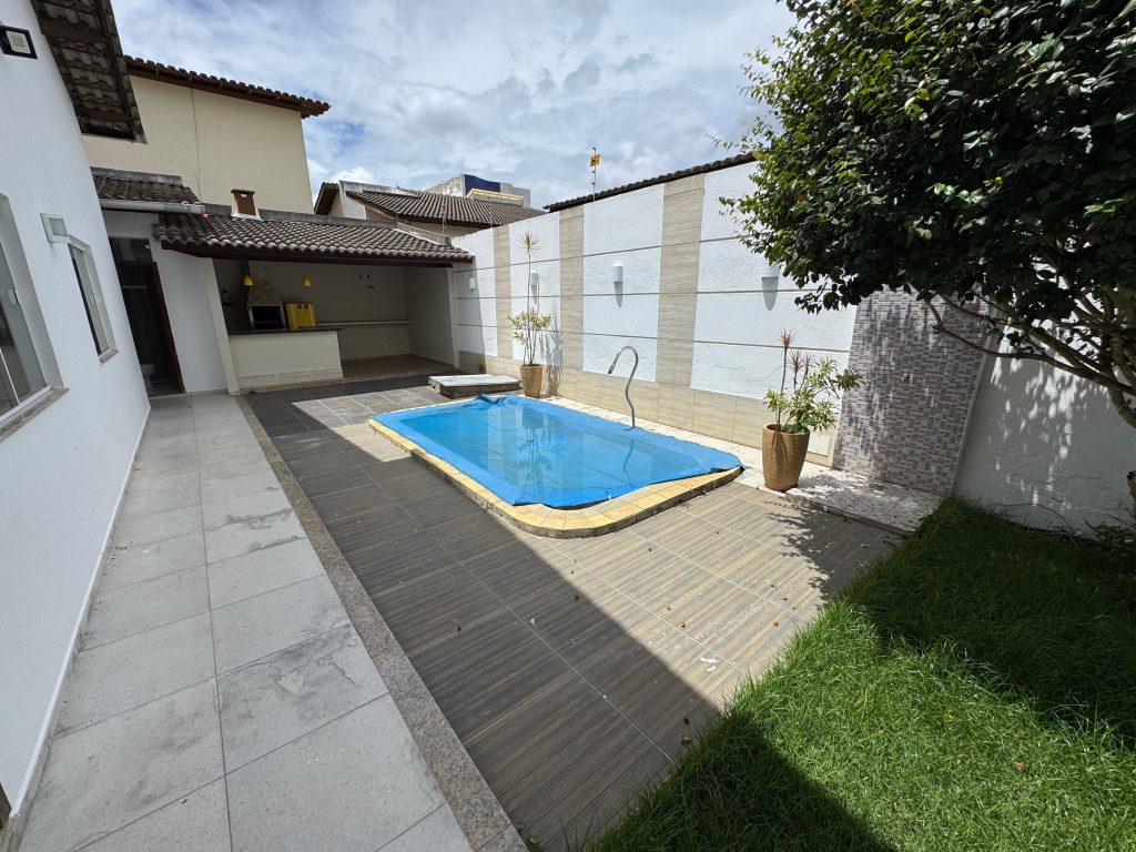 Casa para 3 quartos, sendo 2 suítes privativas