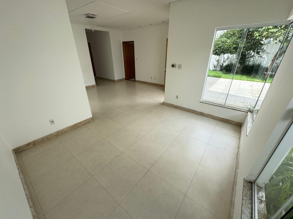 Casa para 3 quartos, sendo 2 suítes privativas