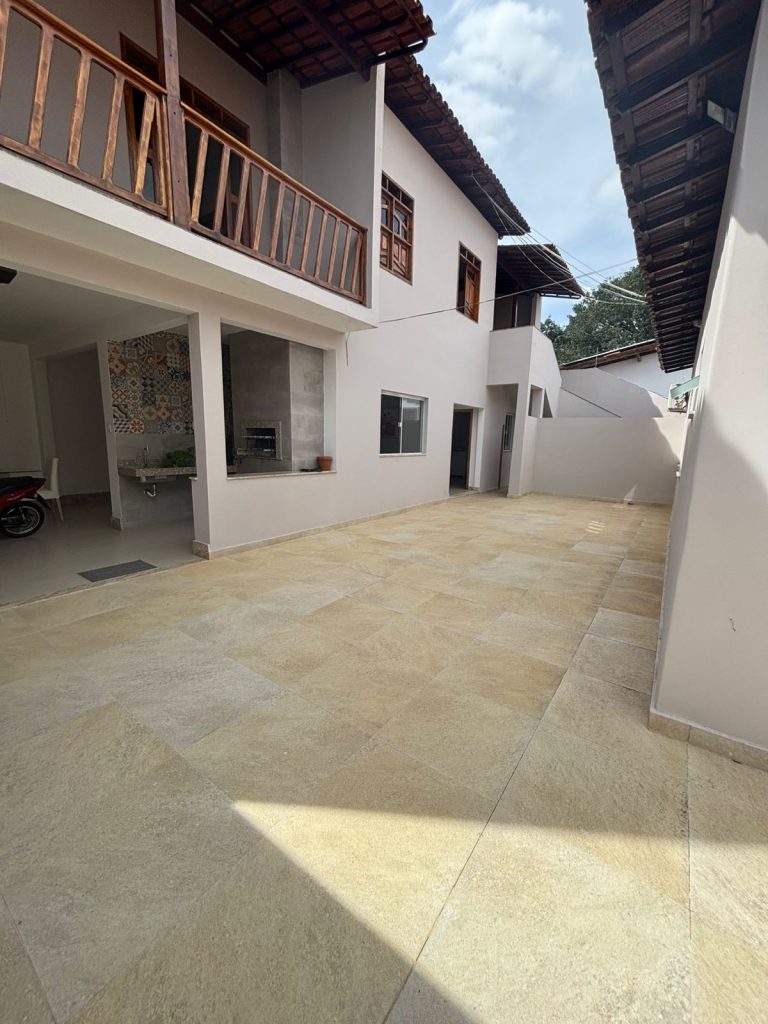 Casa 4/4 sendo 3 suites vila EMURC