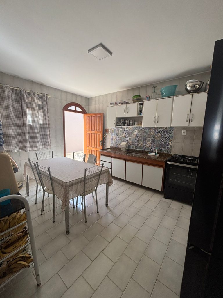 Casa 4/4 sendo 3 suites vila EMURC