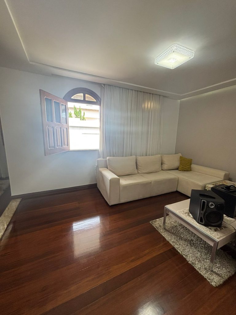Casa 4/4 sendo 3 suites vila EMURC