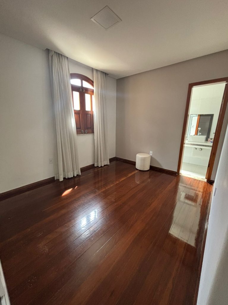 Casa 4/4 sendo 3 suites vila EMURC
