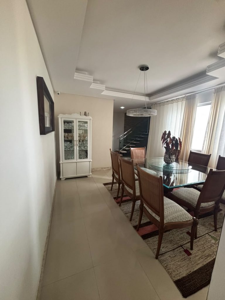TRIPLEX 4/4 SENDO 2 SUITES