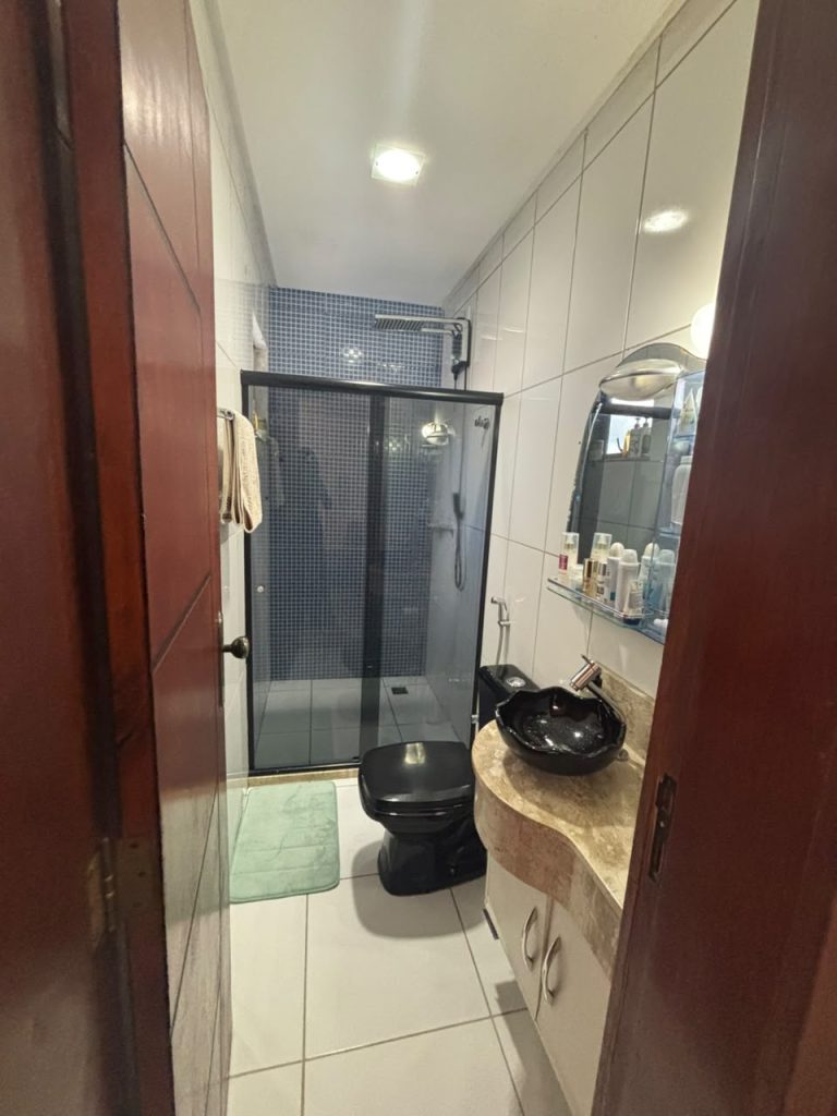 TRIPLEX 4/4 SENDO 2 SUITES