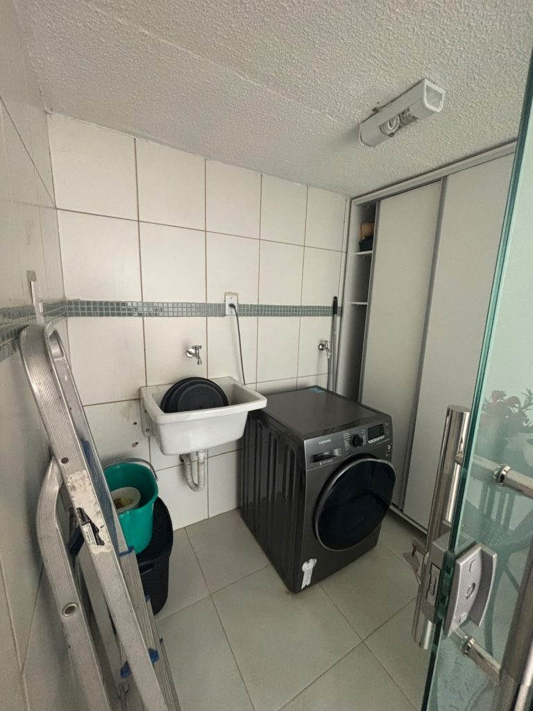 TRIPLEX 4/4 SENDO 2 SUITES