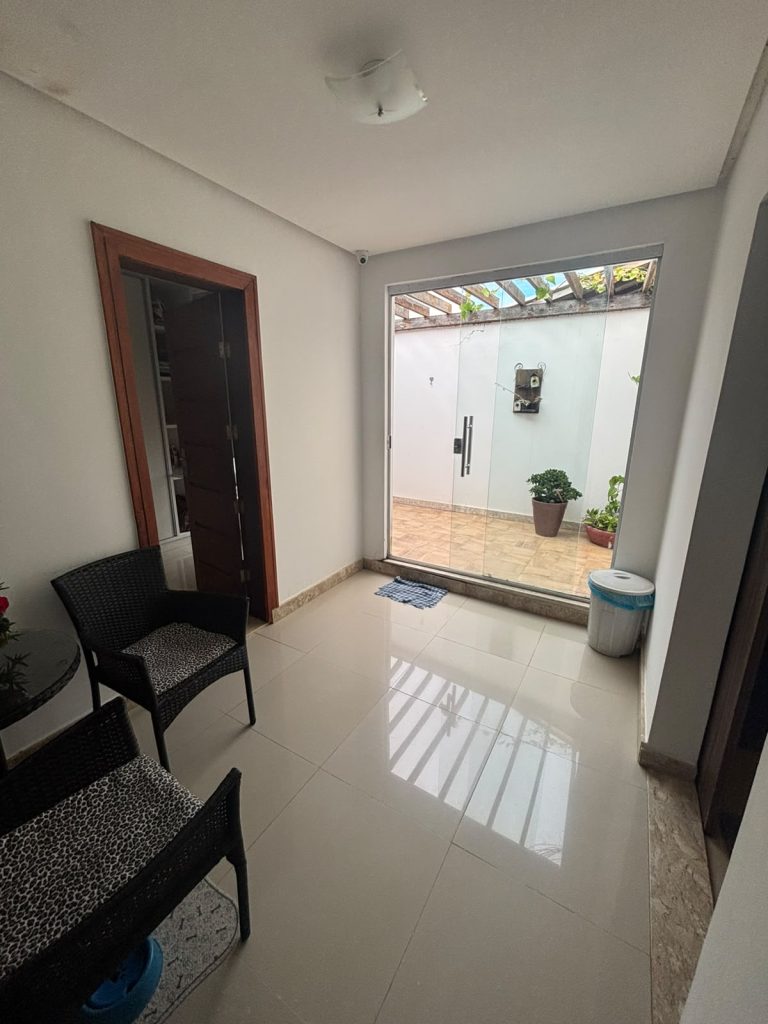TRIPLEX 4/4 SENDO 2 SUITES