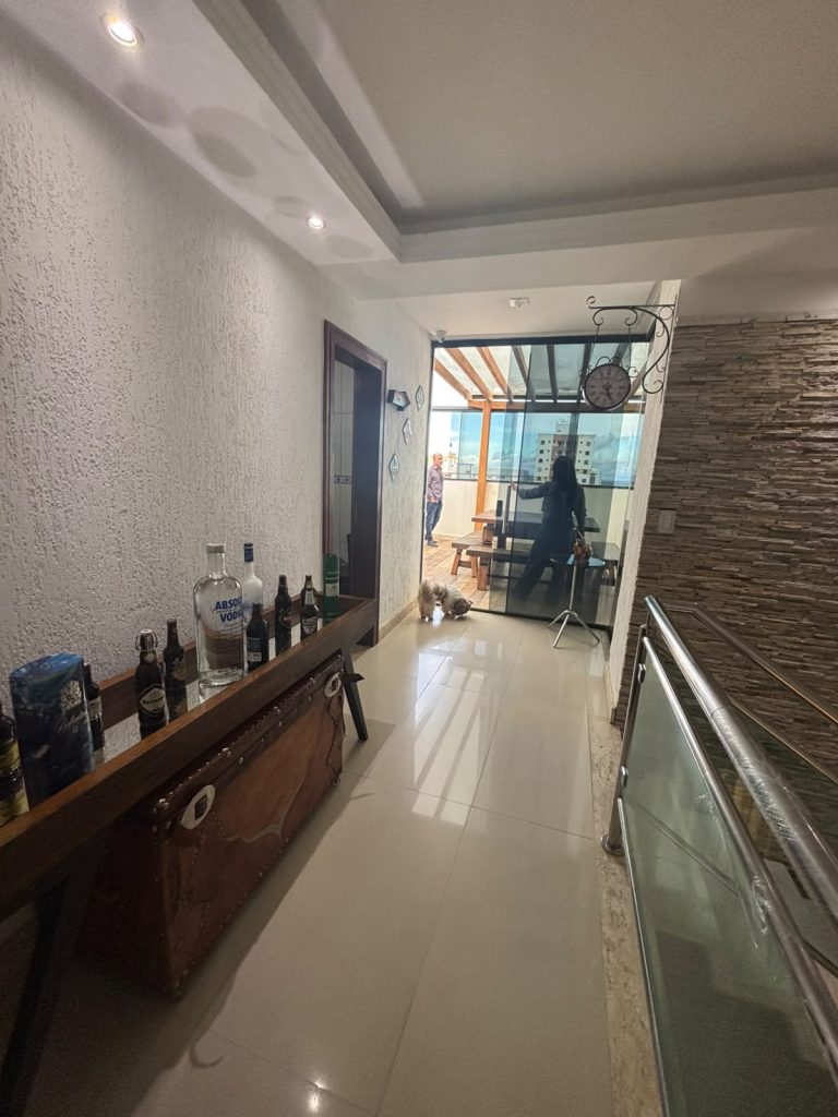 TRIPLEX 4/4 SENDO 2 SUITES