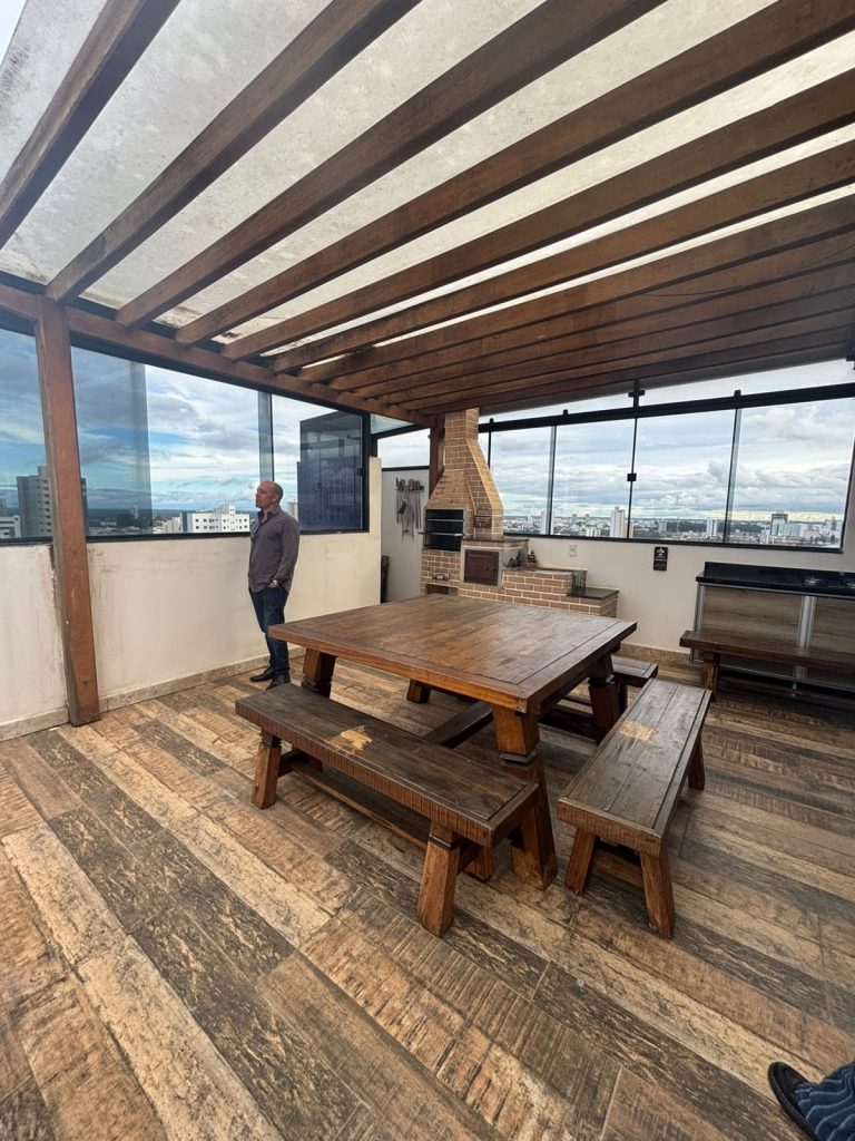 TRIPLEX 4/4 SENDO 2 SUITES