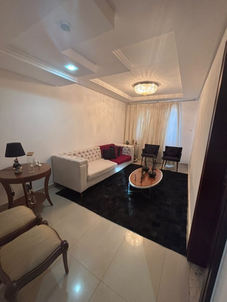 TRIPLEX 4/4 SENDO 2 SUITES